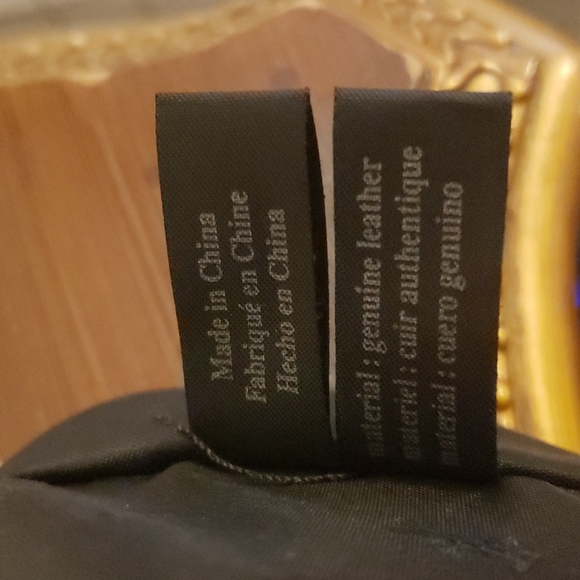 Kenneth Cole New York genuine leather purse - Picture 3 of 16